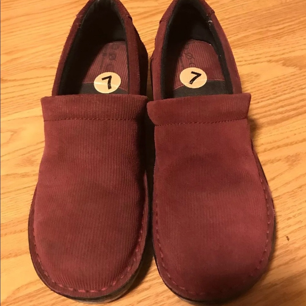 Boc maroon clogs size 7